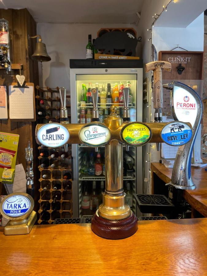 Red Lion Inn Sidbury Экстерьер фото