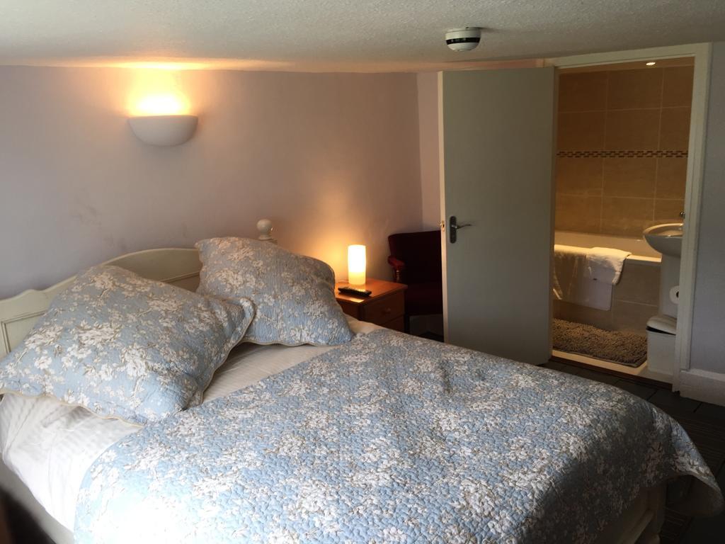 Red Lion Inn Sidbury Экстерьер фото